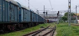 Ινδία: Τρία τρένα σε ένα σπάζοντας ρεκόρ με 176 βαγόνια. Βίντεο. - Φωτογραφία 1