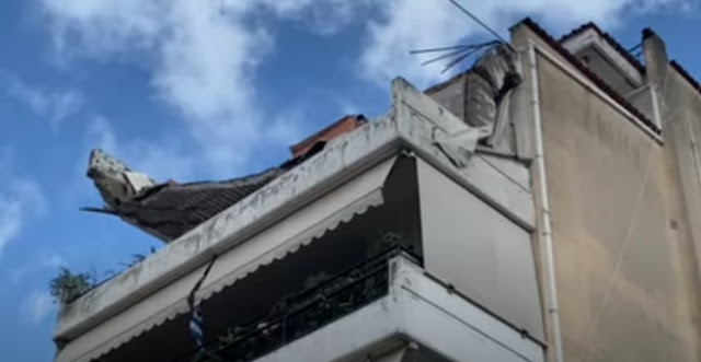 Κατέρρευσε μπαλκόνι πολυκατοικίας - Από θαύμα δεν υπήρξαν θύματα - Φωτογραφία 1