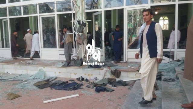 Αφγανιστάν: Εικόνες σοκ μετά την έκρηξη σε τζαμί στην Κανταχάρ - Στους 62 οι νεκροί - Φωτογραφία 1