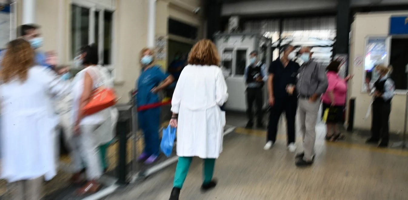 Θεσσαλονίκη: Πρώην δημοτική σύμβουλος παρίστανε τη γιατρό και εξαπατούσε καρκινοπαθείς - Φωτογραφία 1