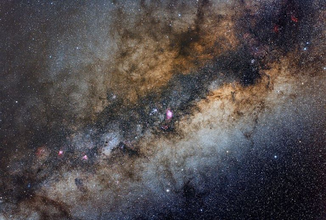 Ανεξήγητα ραδιοσήματα από το κέντρο του Γαλαξία προβληματίζουν τους αστρονόμους - Φωτογραφία 1