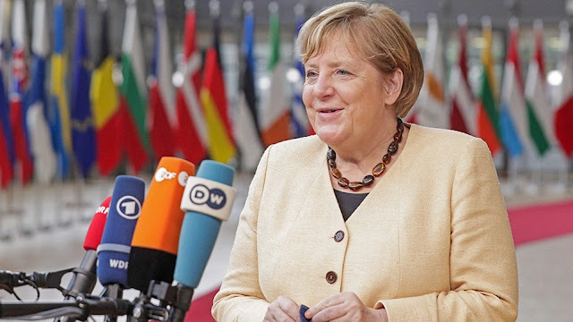 Οι Ευρωπαίοι ηγέτες αποχαιρέτισαν όρθιοι την Μέρκελ λέγοντας «Dankeschön Angela» - Φωτογραφία 1