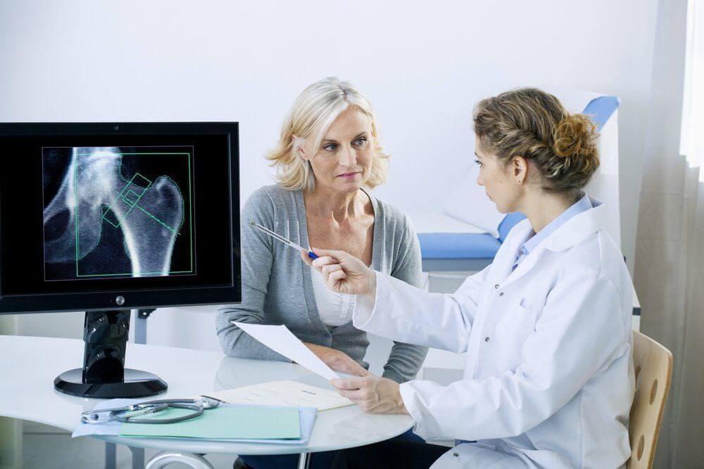 Eμμηνόπαυση και Οστεοπόρωση: Ποιες γυναίκες έχουν μικρότερη οστική απώλεια - Φωτογραφία 1