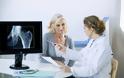 Eμμηνόπαυση και Οστεοπόρωση: Ποιες γυναίκες έχουν μικρότερη οστική απώλεια