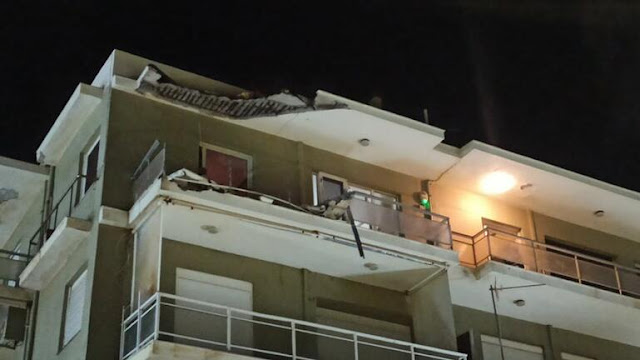 Έπεσε μπαλκόνι πολυκατοικίας στο Ρέθυμνο - Φωτογραφία 1