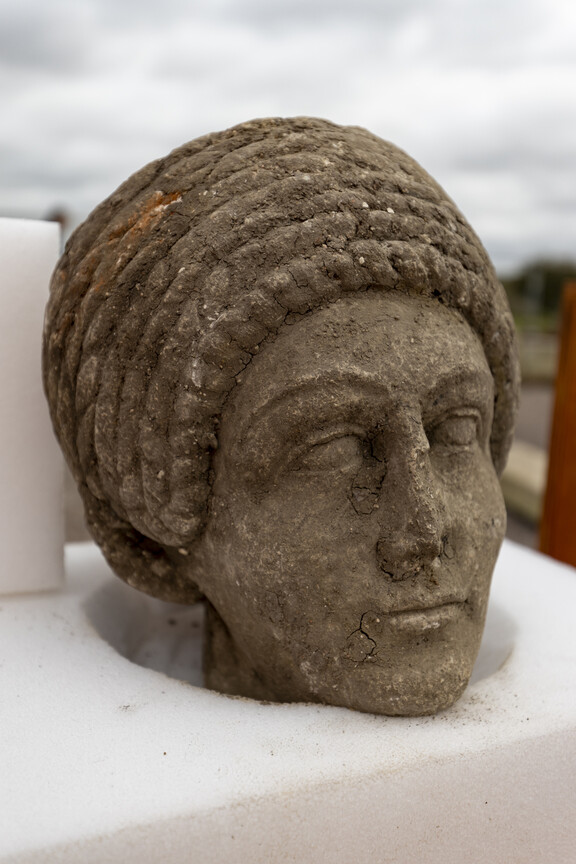Αρχαιολόγοι ανακάλυψαν ρωμαϊκά αγάλματα σε σιδηροδρομική γραμμή στη Βρετανία. - Φωτογραφία 5