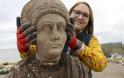 Αρχαιολόγοι ανακάλυψαν ρωμαϊκά αγάλματα σε σιδηροδρομική γραμμή στη Βρετανία.