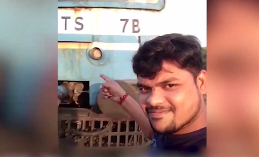 Βίντεο – σοκ: Τρένο παρασύρει άνδρα που προσπαθούσε να βγάλει selfie. - Φωτογραφία 1