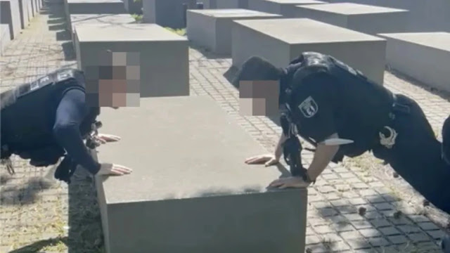 Σάλος στη Γερμανία: Αστυνομικοί έκαναν γυμναστική στο μνημείο του Ολοκαυτώματος - Φωτογραφία 1