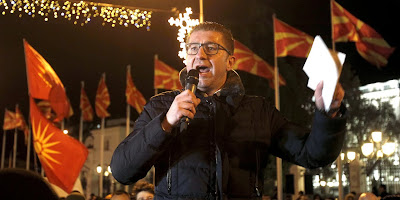 Σκόπια: Ο αρχηγός του VMRO μετά την επικράτηση στους δήμους, ζητάει πρόωρες εκλογές ...και σχεδιάζει να αλλάξει την συμφωνία των Πρεσπών - Φωτογραφία 1