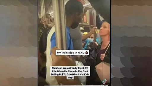 Άνανδρος άντρας γρονθοκοπεί γυναίκα που του είπε να ηρεμήσει στο τρένο - Βίντεο. - Φωτογραφία 1