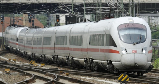 Επίθεση με μαχαίρι σε τρένο στη Βαυαρία. - Φωτογραφία 1