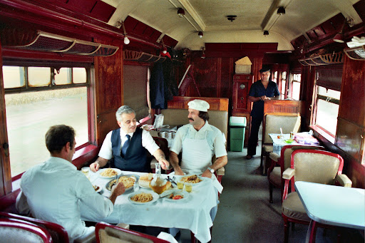 1982: Εικόνες από το ιστορικό τρένο  Akropolis express. - Φωτογραφία 1