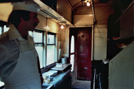 1982: Εικόνες από το ιστορικό τρένο  Akropolis express. - Φωτογραφία 2
