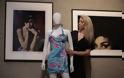 Έιμι Γουάινχαουζ: Το φόρεμα που έβαλε στην τελευταία της συναυλία πωλήθηκε 243.000 δολ.