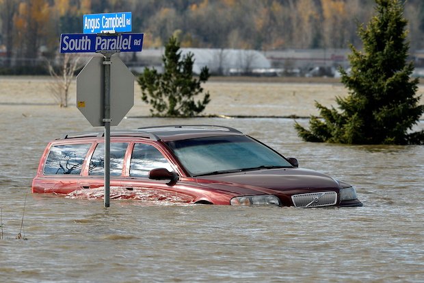 Οι πλημμύρες στον Καναδά διέκοψαν τη σιδηροδρομική σύνδεση με το λιμάνι του Βανκούβερ. - Φωτογραφία 1