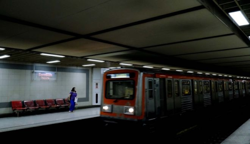 Τρίωρη στάση εργασίας σε ΗΣΑΠ, Μετρό και ΤραμΣταθμός του μετρό - Φωτογραφία 1