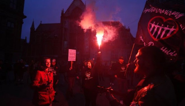Κοροναϊός - Ολλανδία: Συνεχίζονται οι διαδηλώσεις ενάντια στα μέτρα - Επεισόδια και στη Χάγη - Φωτογραφία 1