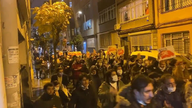 Τουρκία: Η κατάρρευση της οικονομίας έβγαλε τους πολίτες στους δρόμους - Ζητούν παραίτηση Ερντογάν - Φωτογραφία 1