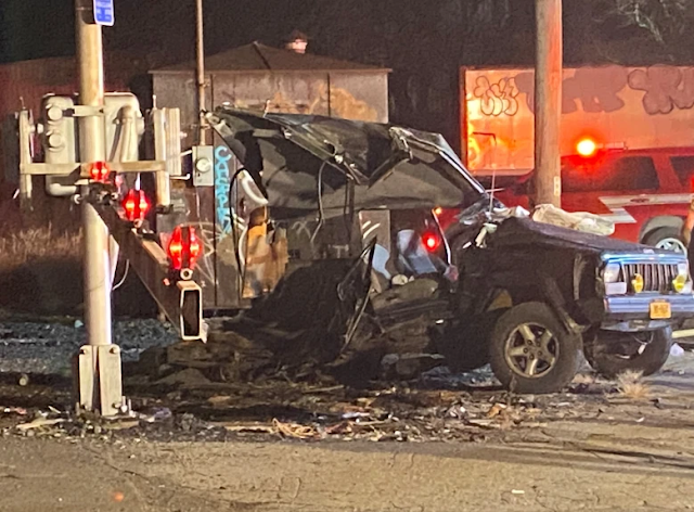 ΗΠΑ: 2 τραυματίστηκαν σοβαρά όταν τρένο εμβόλισε όχημα στο Κίνγκστον - Φωτογραφία 1