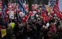Κοροναϊός - Ολλανδία: Χιλιάδες στους δρόμους κατά των περιορισμών για την Covid-19