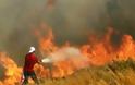 Πυρκαγιά στη Γλυφάδα: Καίγονται σπίτια