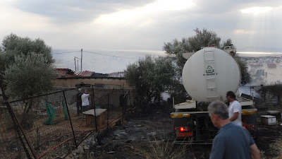 Κάηκε ολοσχερώς το σπίτι τρίτεκνης οικογένειας στη Γλυφάδα - Φωτογραφία 17