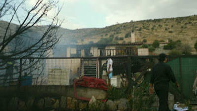 Κάηκε ολοσχερώς το σπίτι τρίτεκνης οικογένειας στη Γλυφάδα - Φωτογραφία 23