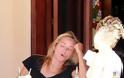 Sharon Stone: Οι παπαράτσι την τσάκωσαν χωρίς μακιγιάζ να τρώει με τις φίλες της! - Φωτογραφία 2