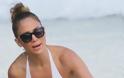 Jennifer Lopez: Το λευκό μπικίνι της μαγνήτισε τα βλέμματα - Φωτογραφία 2