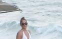 Jennifer Lopez: Το λευκό μπικίνι της μαγνήτισε τα βλέμματα - Φωτογραφία 5