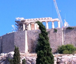 Τραγικός επίλογος- Πέθανε ο 42χρονος που έπεσε από την Ακρόπολη - Φωτογραφία 1