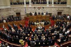 Ορκίστηκαν οι 300 της Βουλής [Φώτος]