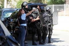 Ομάδα των ΕΚΑΜ ετοιμάζεται για επιχείρηση στην οδό Ιθάκης στην Κηφισιά για να συλλάβουν τον δεύτερο ληστή της οικίας Δώνη! [Φώτος]