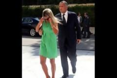 ΦΩΤΟ: Τα πιο καλλίγραμμα πόδια ανήκουν στη σύζυγο του Βορίδη