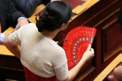 Στιγμιότυπα από τη νέα Βουλή των Ελλήνων