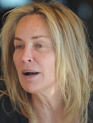 Κι όμως αυτή η «γριά» είναι η Sharon Stone - Φωτογραφία 4