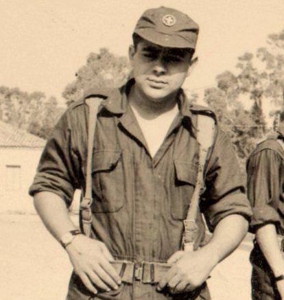 Ο νεαρός, φαντάρος Μιχαλολιάκος σε συλλεκτική φωτογραφία - Φωτογραφία 2