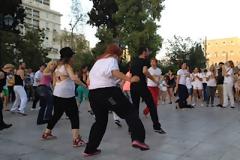 ΣΥΜΒΑΙΝΕΙ ΤΩΡΑ: Μοναδικές στιγμές στο Σύνταγμα με πολύ...