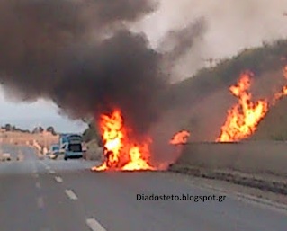 Ι.Χ. αυτοκίνητο πήρε φωτιά στο δρόμο προς Χαλκιδική - Φωτογραφία 1