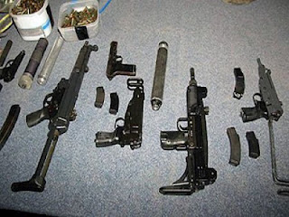 Συνελήφθησαν τρία μέλη διεθνούς κυκλώματος όπλων - Φωτογραφία 1