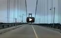Γέφυρα καταρρέει από τον άνεμο [Video]