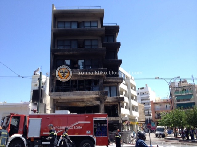 To τετραώροφο κτήριο στην οδό Πειραιώς 111 που τυλίχθηκε στις φλόγες - Δείτε φωτογραφίες από την καταστροφή - Φωτογραφία 5