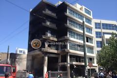 To τετραώροφο κτήριο στην οδό Πειραιώς 111 που τυλίχθηκε στις φλόγες - Δείτε φωτογραφίες από την καταστροφή