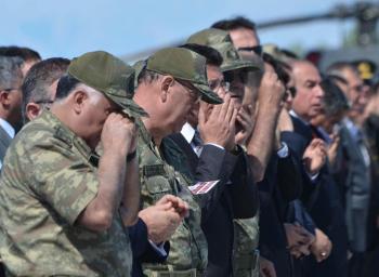 Το δάκρυ του τούρκου αρχηγού ενόπλων Δυνάμεων προκάλεσε μεγάλες αντιδράσεις. - Φωτογραφία 1