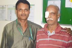 Απίστευτο-Ζούσε με ένα τεράστιο σκουλήκι μέσα στο μάτι του! [εικόνες&βίντεο]