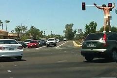 Αριζόνα-Πανικό στην πόλη προκαλεί γυμνός άντρας- Επτά τραυματίες, μία έγκυος σοβαρά [Βίντεο]