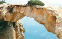 Κύπρος: Καταρρέει η «Καμάρα του Κόρακα» - Ανάγκη λήψης άμεσων μέτρων