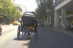 Δυο μικροί πλανόδιοι ακορντεονίστες την είδαν... βασιλιάδες στο Σύνταγμα! αναφέρει αναγνώστης