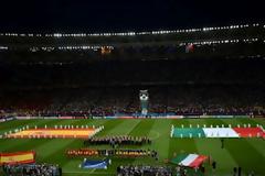 ΧΡΩΜΑ ΜΟΥΣΙΚΗ ΚΑΙ ΣΥΝΑΙΣΘΗΜΑ ΣΤΗΝ ΤΕΛΕΤΗ ΛΗΞΗΣ ΤΟΥ EURO 2012!